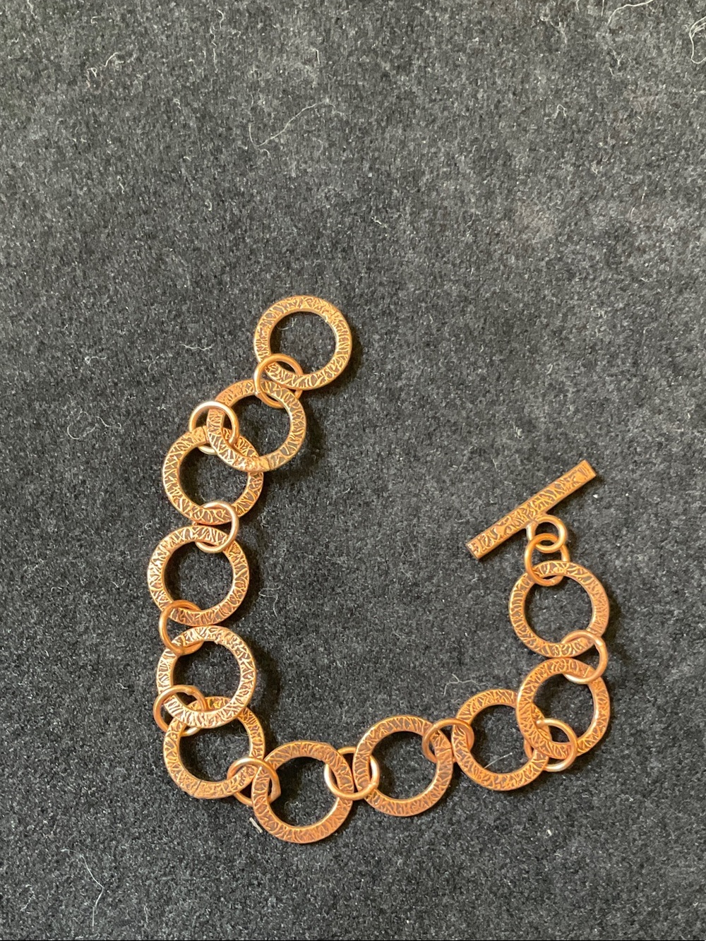 Copper hammered ring link toggle bracelet